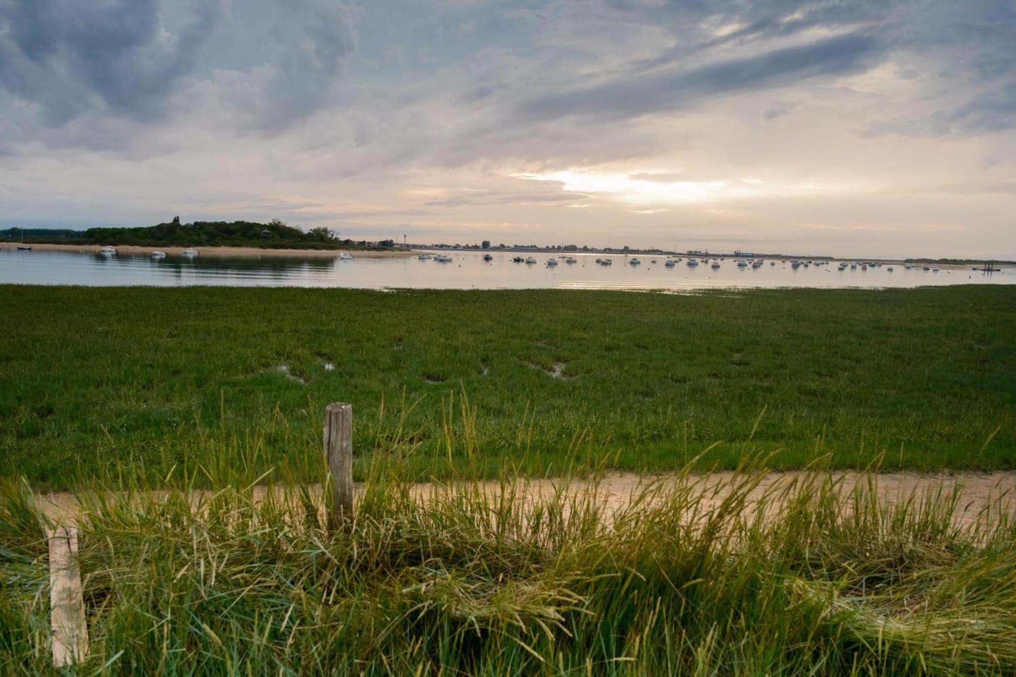Maison Neuve Proche Plage Avec Parking Gratuit Et Prive A 5 Min Du Musee De La Batterie De Merville Gonneville-en-Auge Dış mekan fotoğraf